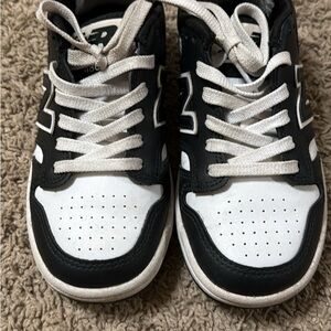 New Balance Kids Sneakers in Black and White